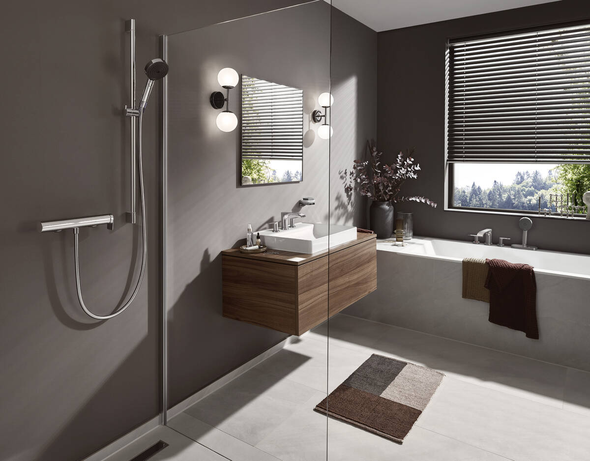 Смеситель на борт ванны Hansgrohe Vivenis 75444000 хром