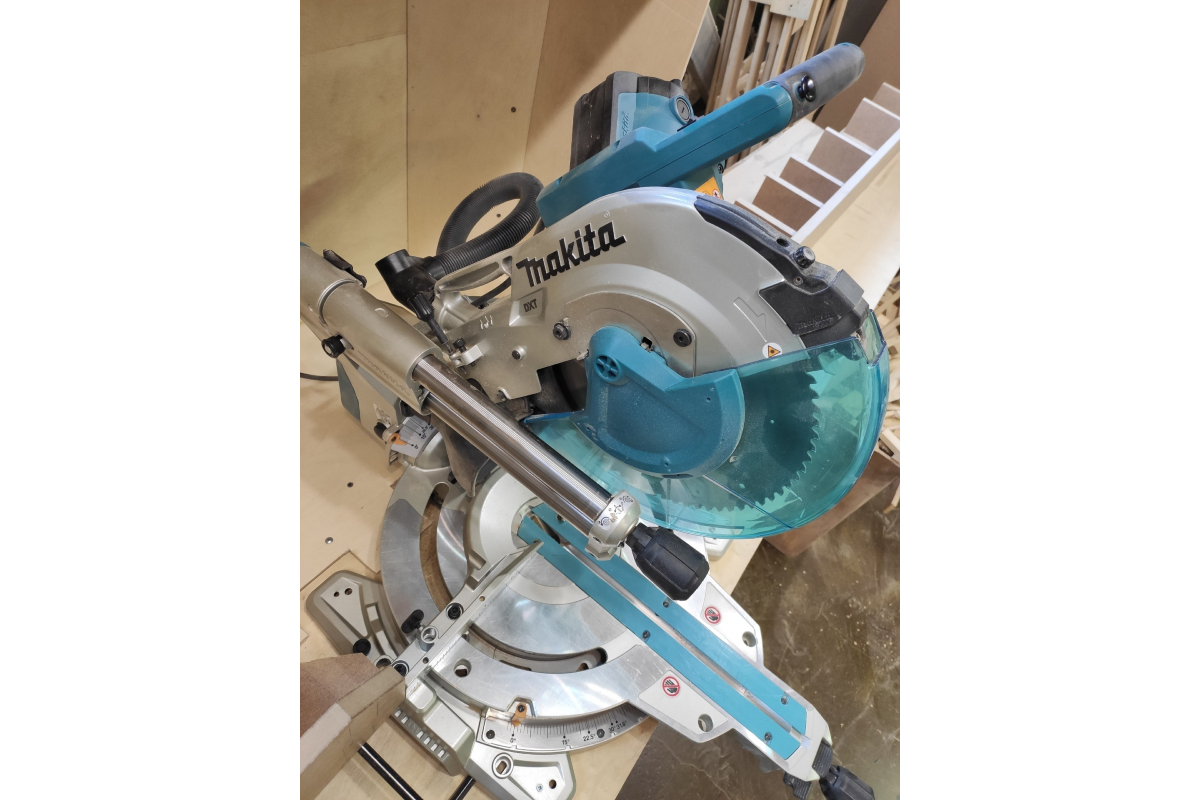 Торцовочная пила Makita LS1219