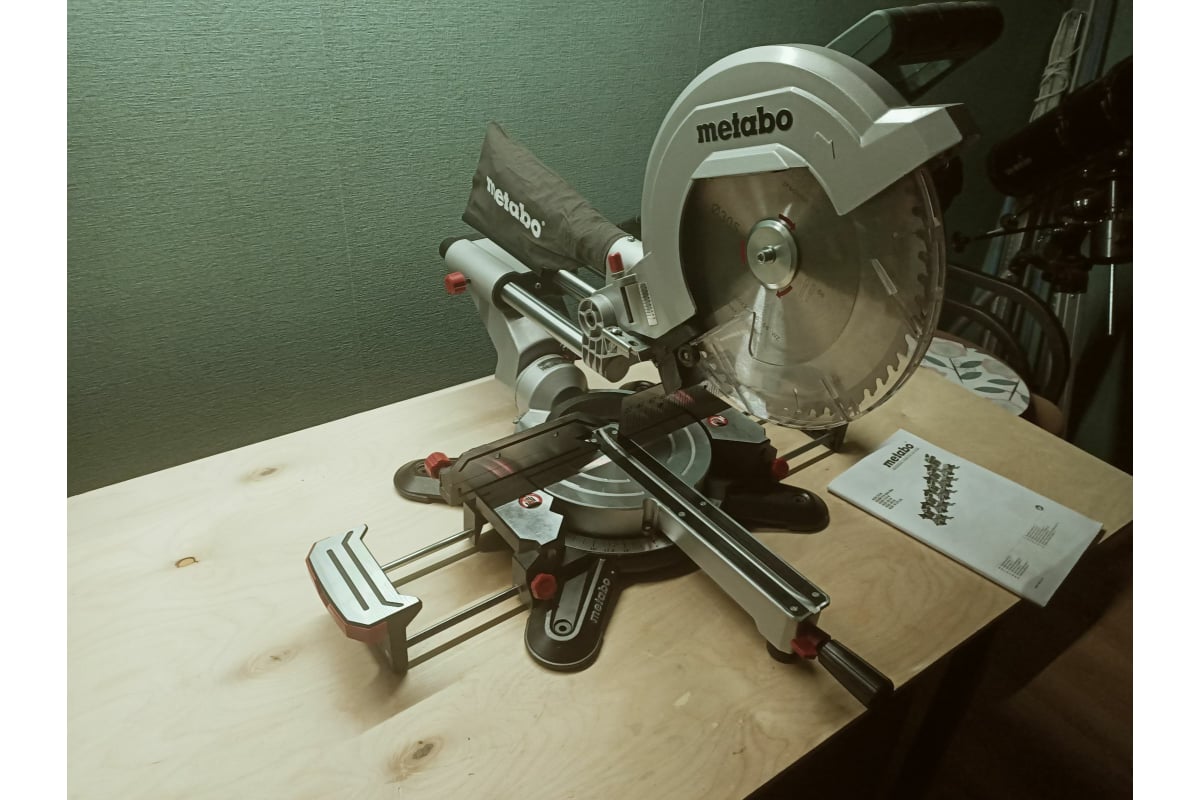 Торцовочная пила Metabo KGS 305 M 619305000