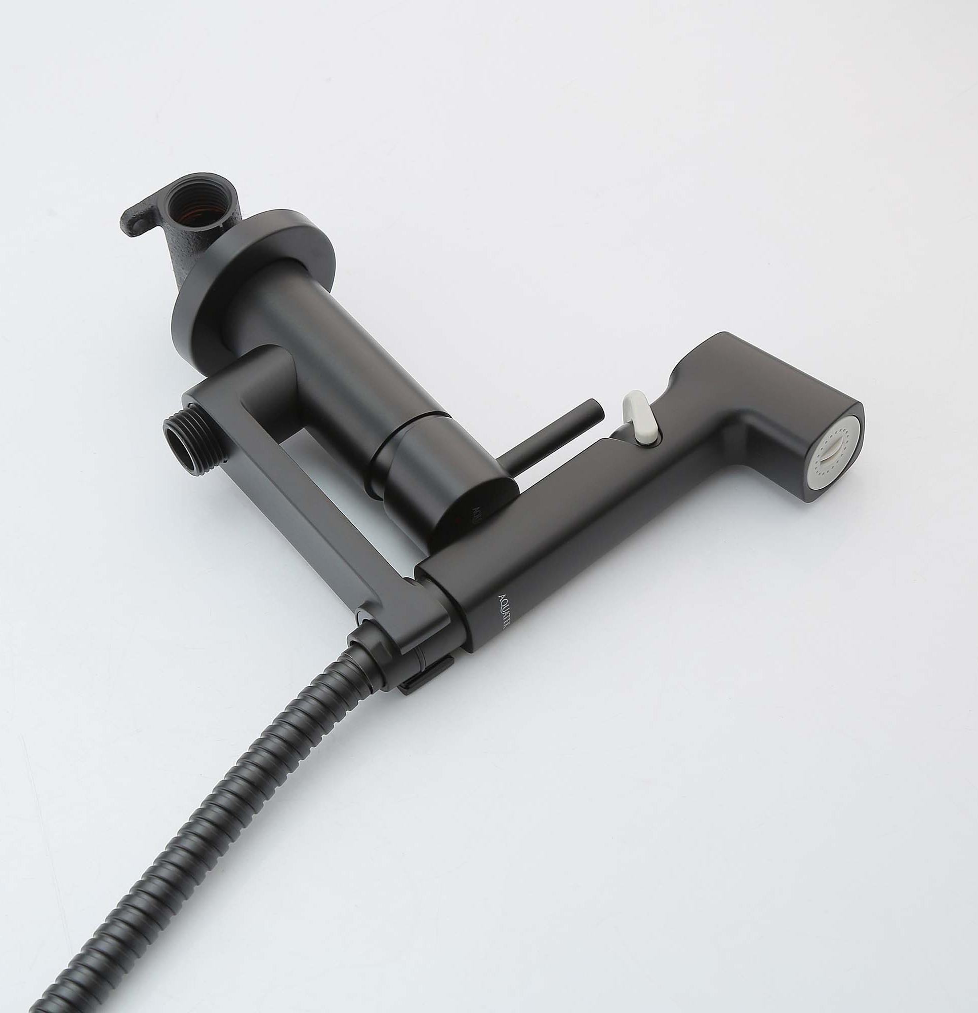 Смеситель Aquatek Ника AQ1819MB с гигиеническим душем, черный матовый Смеситель Aquatek Ника AQ1819MB с гигиеническим душем, черный матовый