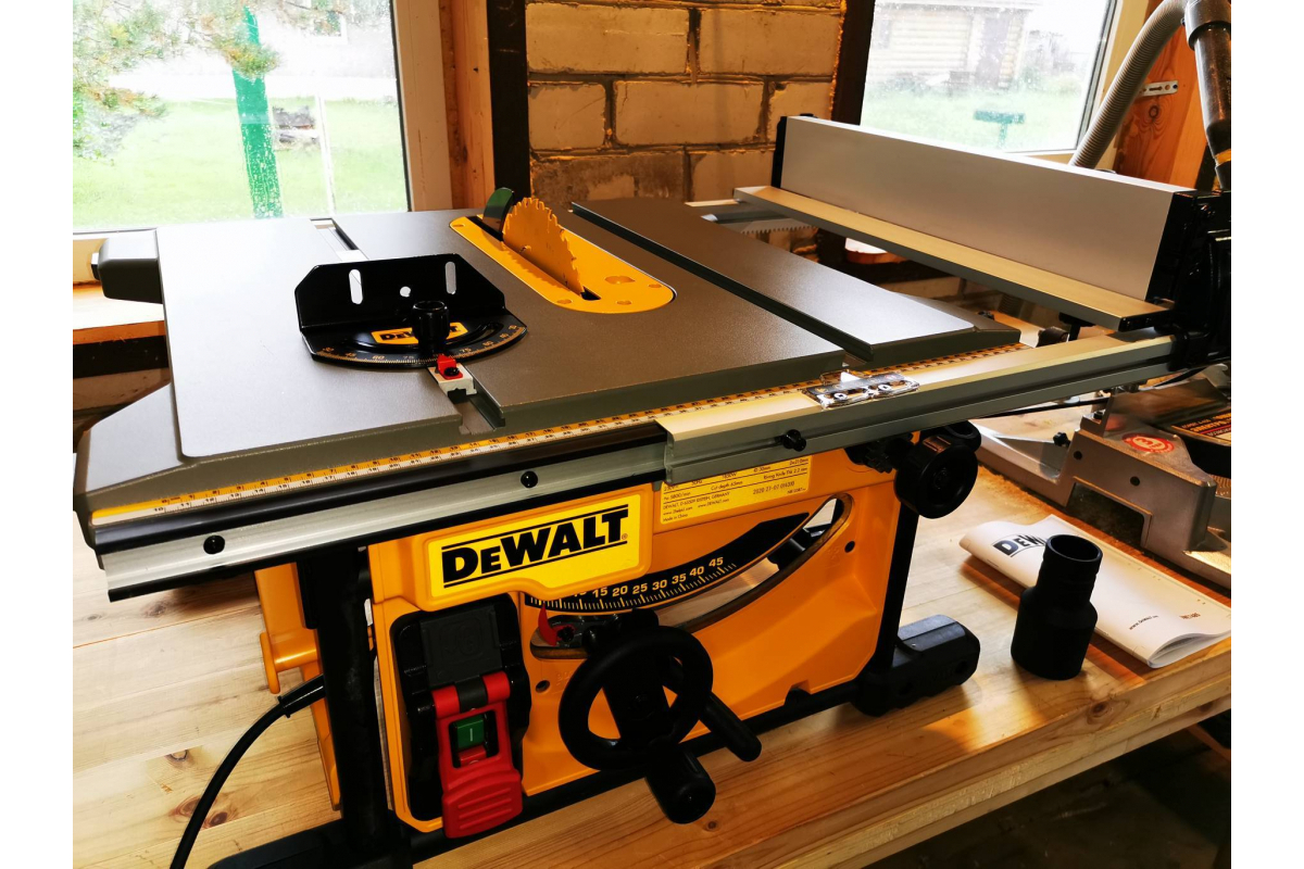 Настольная пила 1850 Вт, 5800 об/мин, диск 210x30 мм DeWalt DWE7485-QS