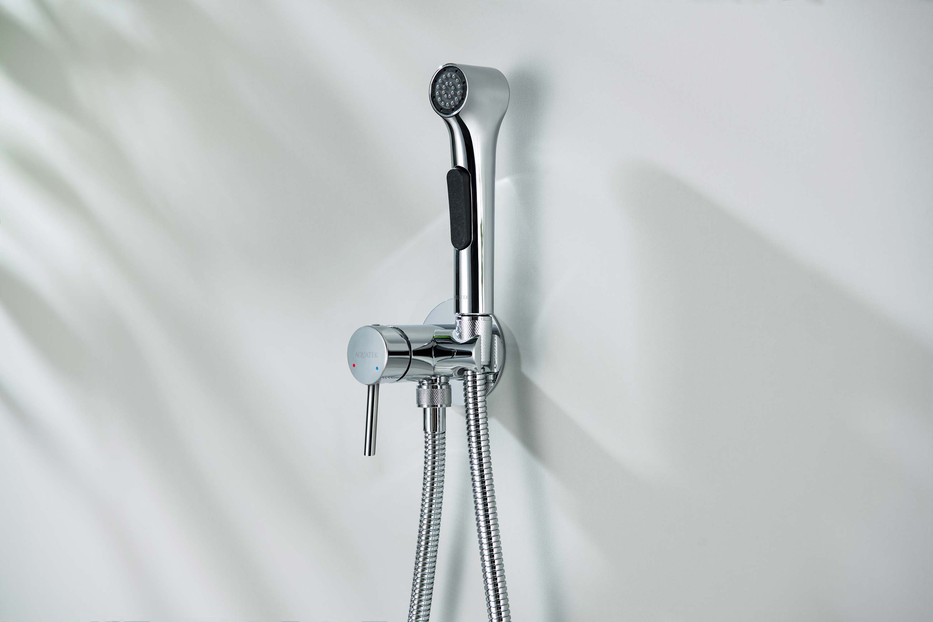 Смеситель Aquatek Европа AQ1020CR с гигиеническим душем, хром Смеситель Aquatek Европа AQ1020CR с гигиеническим душем, хром