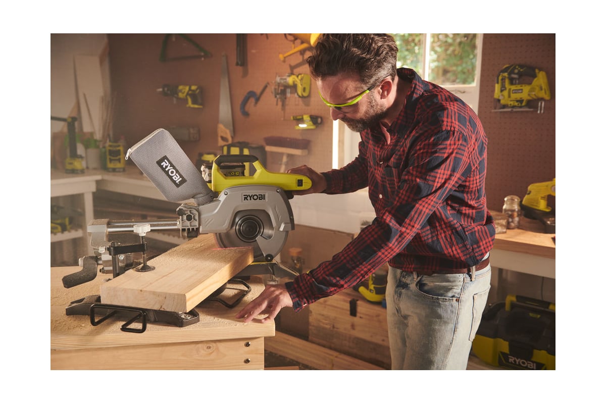 Аккумуляторная торцовочно-усовочная пила Ryobi ONE+ R18MS216-0 5133003597