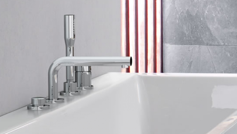 Смеситель на борт ванны Grohe Essence+ 19578001