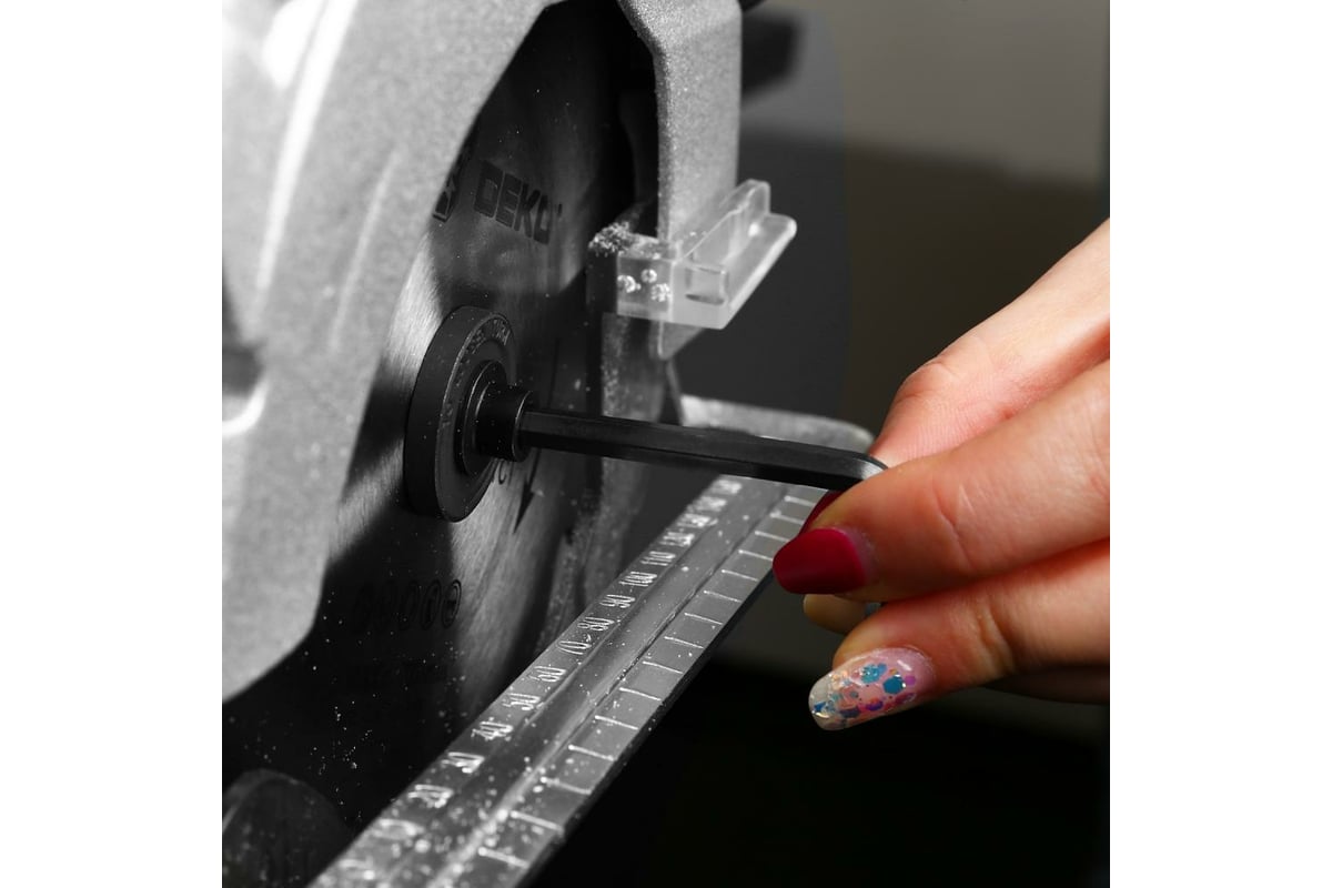 Циркулярная аккумуляторная пила Deko DKCS20 Laser 20В 165мм 1х2.0Ач 063-4205