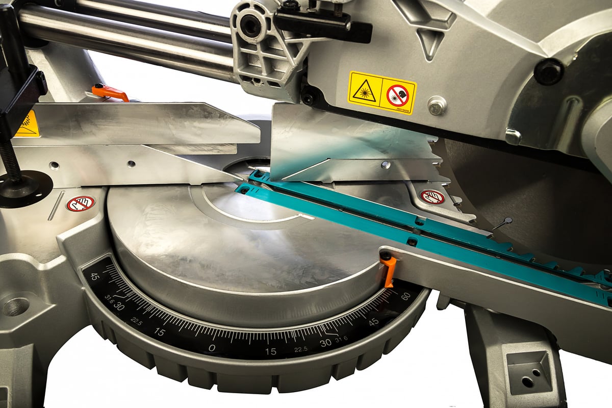 Торцовочная пила Makita LS1018L
