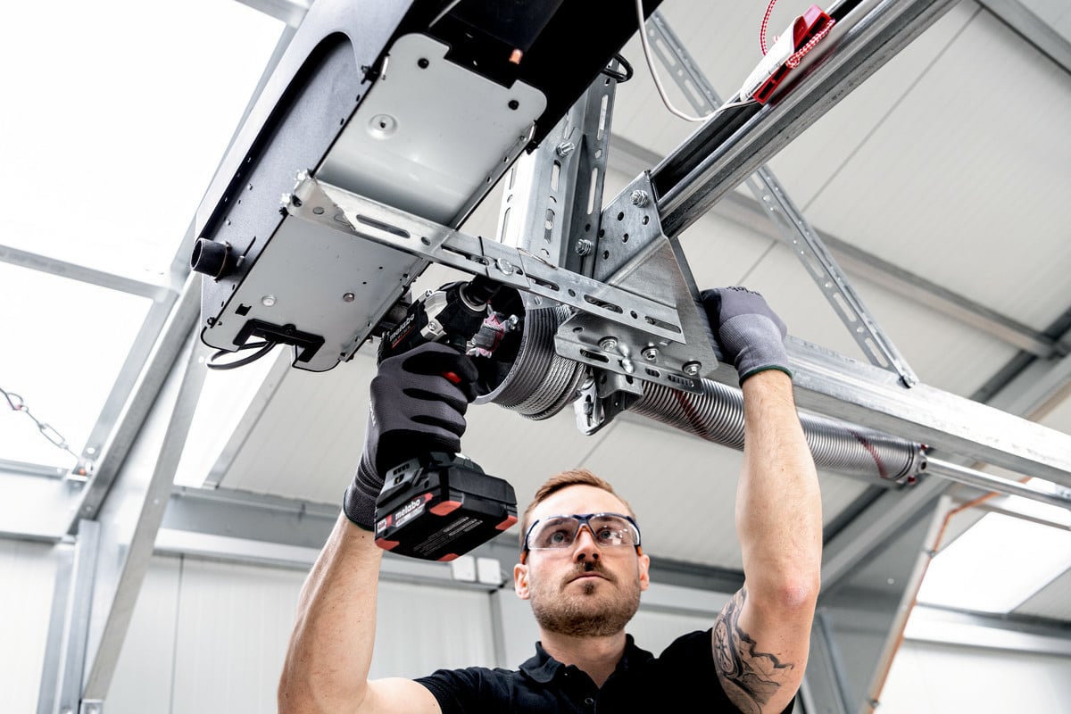 Аккумуляторный гайковерт Metabo SSW 18 LT 300 BL 602398850