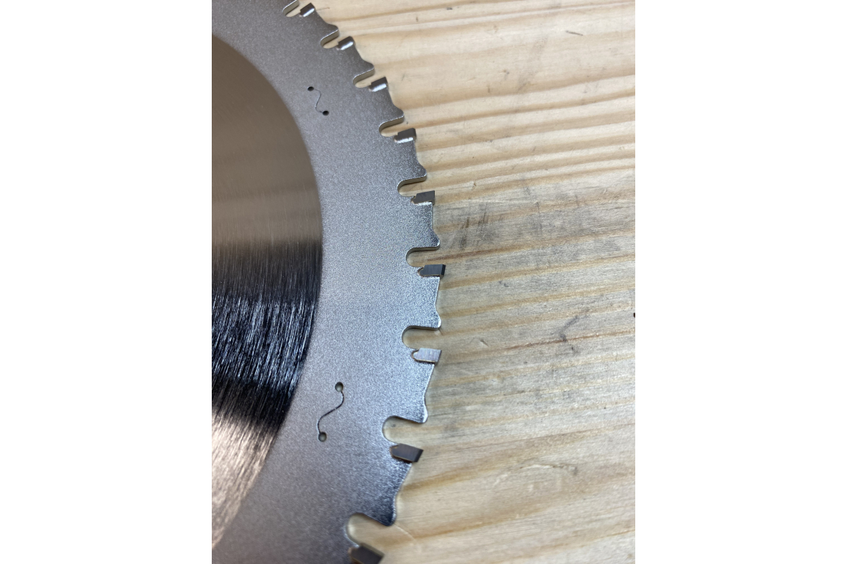 Диск пильный по железу LU6A (210х30 мм; 40Z) Freud LU6A0400