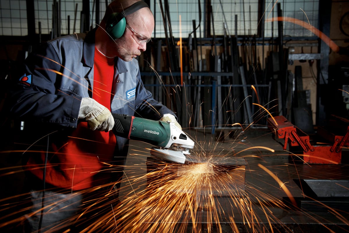 Угловая шлифмашина Metabo WEA 24-230 MVT Quick 606472000