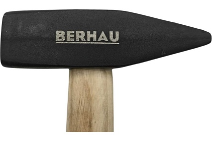 Молоток слесарный Berhau 1500г деревянная ручка 102120