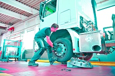 Аккумуляторный гайковерт Bosch GDS 18V-1050 H 06019J8502
