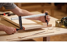 Струбцина BESSEY из ковкого чугуна 1000/140, усилие 5.5 кН, с деревянной рукояткой BE-TP100S14BE