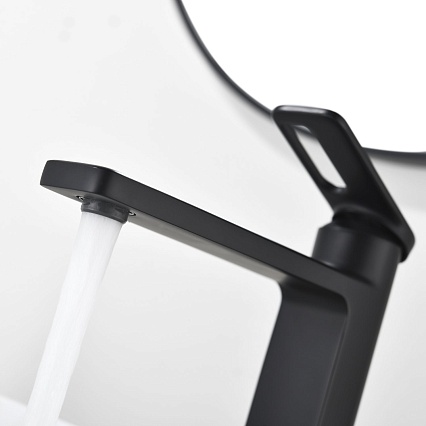 Смеситель для раковины Black&White Gravity GF-7203-MB черный матовый