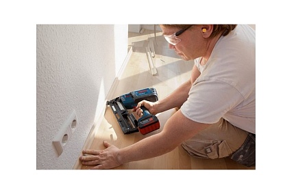 Аккумуляторный гвоздезабиватель Bosch GSK 18 V-LI 0.601.480.301