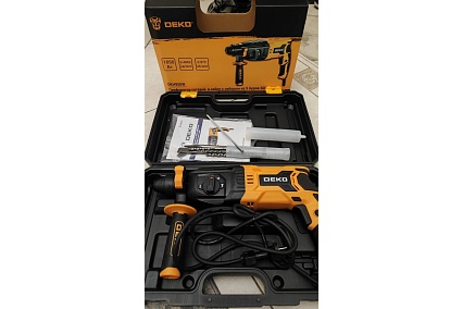 Сетевой перфоратор Deko DKH950W в кейсе с набором из 5 буров SDS+ 063-4122