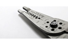 Инструмент для снятия изоляции Sata 97521