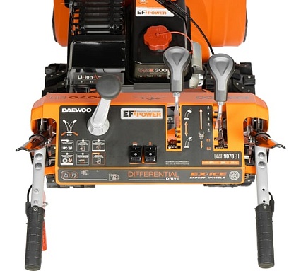 Снегоуборщик Daewoo бензиновый с инжекторным двигателем DAST 9070 EFI