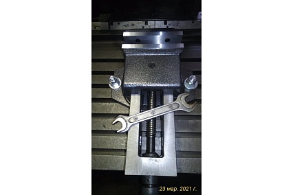 Станочные тиски 140мм, поворотные, с открытым винтом, серия QB Griff b241201