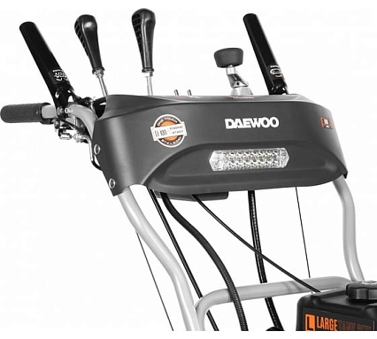 Бензиновый снегоуборщик Daewoo DAST 8060