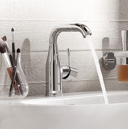 Смеситель для раковины Grohe Essence+ 23463001