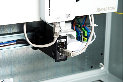 Уличный источник бесперебойного питания Skat SMART UPS-1000 IP65 SNMP Wi-Fi, 220В 1000ВА синусоида 2 АКБ 988