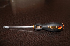 Шлицевая отвертка Neo Tools 5.5x100 мм 04-013