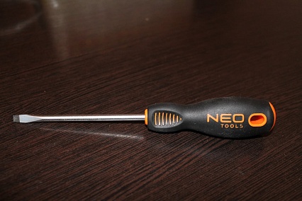 Шлицевая отвертка Neo Tools 5.5x100 мм 04-013