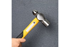 Рихтовочный молоток Deli DL443020 900гр (фибергласовая рукоять, плоский и сферический бойки) 130310