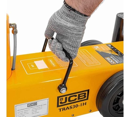 Домкрат подкатной пневмогидравлический JCB в комплекте с удлинителями, 35т (h min 360мм, h max 910мм, 8-12бар, 600л/мин) JCB-TRAS30-1H(59714)