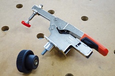Набор зажим регулируемый вертикальный и адаптер для МФ столов BESSEY BE-STC-VH50-T20