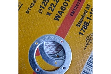 Круг отрезной по металлу INDUSTRIAL (125х22,2 мм) DeWalt DT42340Z