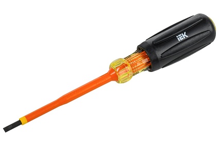 Отвертка IEK Arma2l 5 диэлектрическая sl4,0x100 т3 A2L5-SC30-T3-SL-40-100