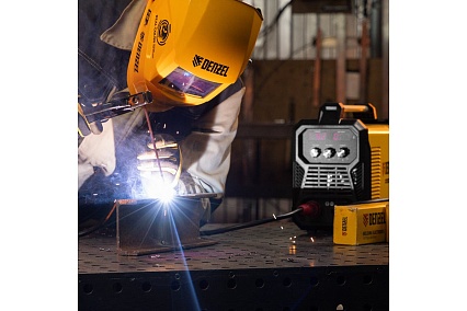Аппарат инверторной дуговой сварки Denzel dm-220 Standart 220 А 94326