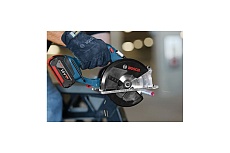Аккумуляторная циркулярная пила Bosch GKM 18 V-LI Professional Solo 0.601.6A4.001