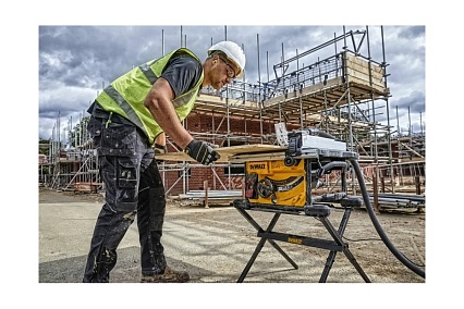 Настольная пила 1850 Вт, 5800 об/мин, диск 210x30 мм DeWalt DWE7485-QS