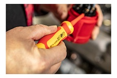 Шлицевая диэлектрическая отвертка Neo Tools 1000V SL4x100 мм, S2, двухкомпонентная рукоятка 04-132
