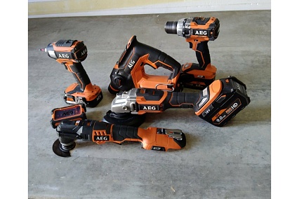 Бесщеточная угловая шлифмашина AEG BEWS 18-125BL LI-502C 4935464417