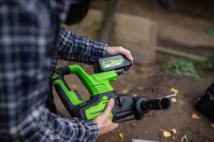 Аккумуляторный бесщеточный перфоратор GreenWorks GD24SDS2K4 3803007UB