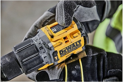 Аккумуляторная дрель-шуруповерт DeWalt DCD 805 NT без АКБ и ЗУ DCD805NT-XJ