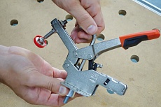 Набор зажим регулируемый вертикальный и адаптер для МФ столов BESSEY BE-STC-VH50-T20