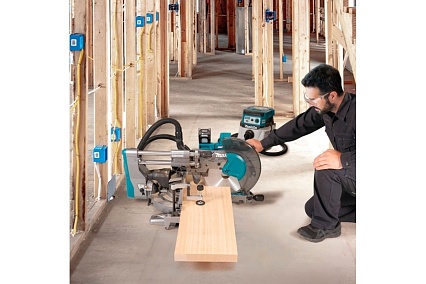 Торцовочная аккумуляторная пила Makita XGT 40В BL LS003GZ01