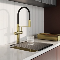 Смеситель для кухни Iddis Ikon IKNMGFFi05 фильтр, гибкий излив, матовое золото