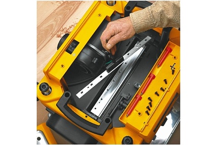 Рейсмусный станок DeWalt 1800 Вт, макс. ширина 330 мм DW735-KS