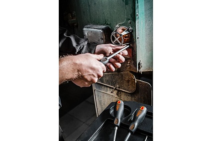 Шлицевая отвертка Neo Tools 6.5x125 мм 04-002