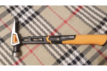 Столярный молоток Fiskars 16oz/13.5" 1020213
