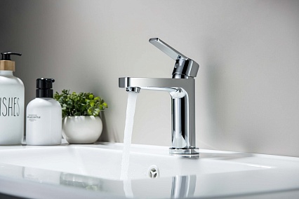 Смеситель для раковины Aquatek Лугано AQ1712CR с гигиен.душем,  хром Смеситель для раковины Aquatek Лугано AQ1712CR с гигиен.душем,  хром