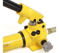 Гидравлический ручной насос Car-tool 0,6 л. CT-E1131