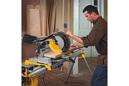 Торцовочная пила DeWalt DWS715-KS