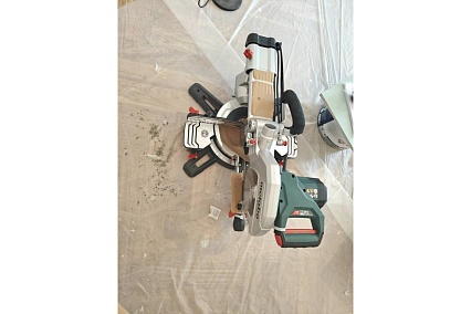 Торцовочная пила Metabo KGS 254 M 1800 Вт + пильный диск 613254000