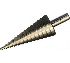 Сверло ступенчатое (4-30 мм; 14 ступеней; ход 2 мм) по металлу Дело Техники 216304